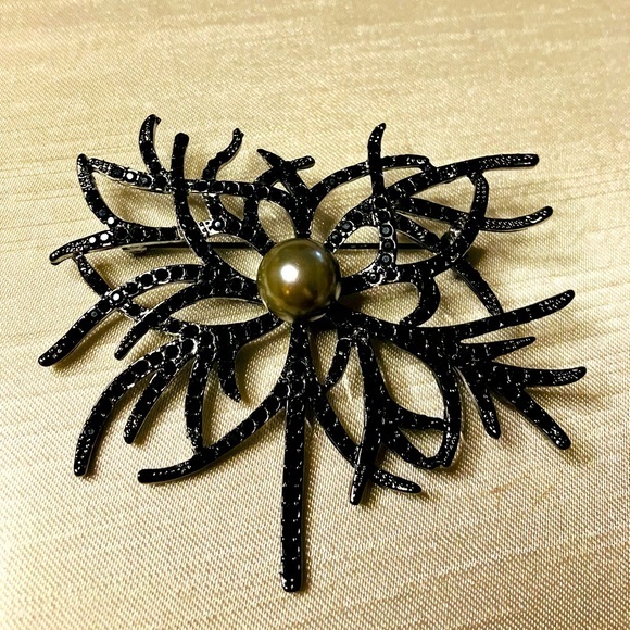 Luxurious Large Black Crystal Brooch Pin NWOT